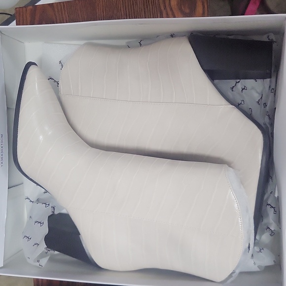 OFF WHITE CROCODILE PU NASHVILLE BOOTS NIB - Picture 2 of 5